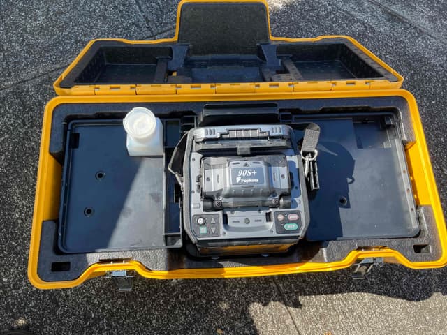 Fujikura 90S+ fusion splicer in carry case