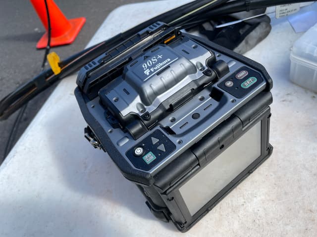 Fujikura 90S+ fusion splicer open in the field