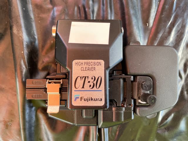 Fujikura CT-30 high precision fiber cleaver