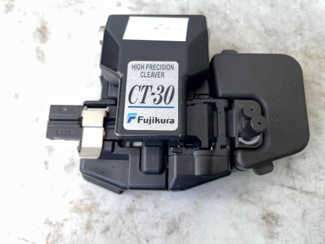 Fujikura CT-30 fiber cleaver close-up