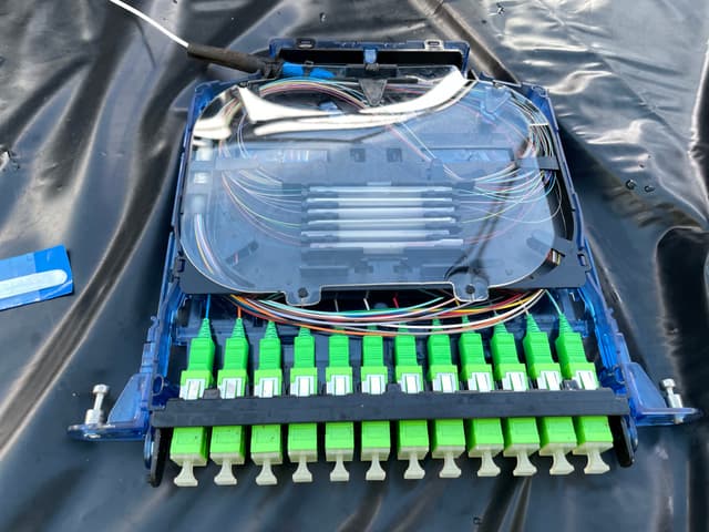 SC/APC fiber cassette with green connectors